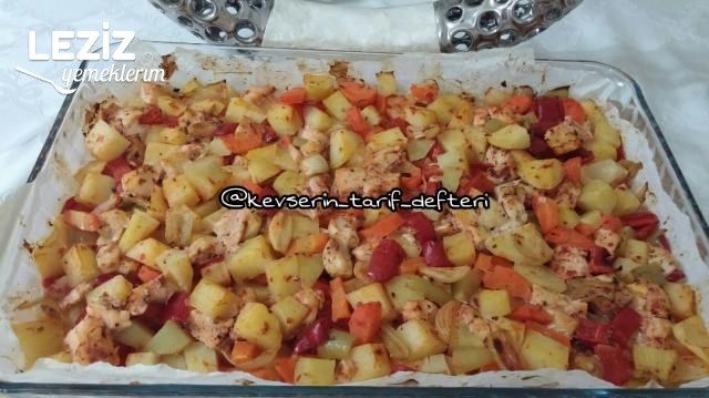 Fırında Tavuklu Sebzeli Kağıt Kebabı (Ön Pişirme Olmadan)