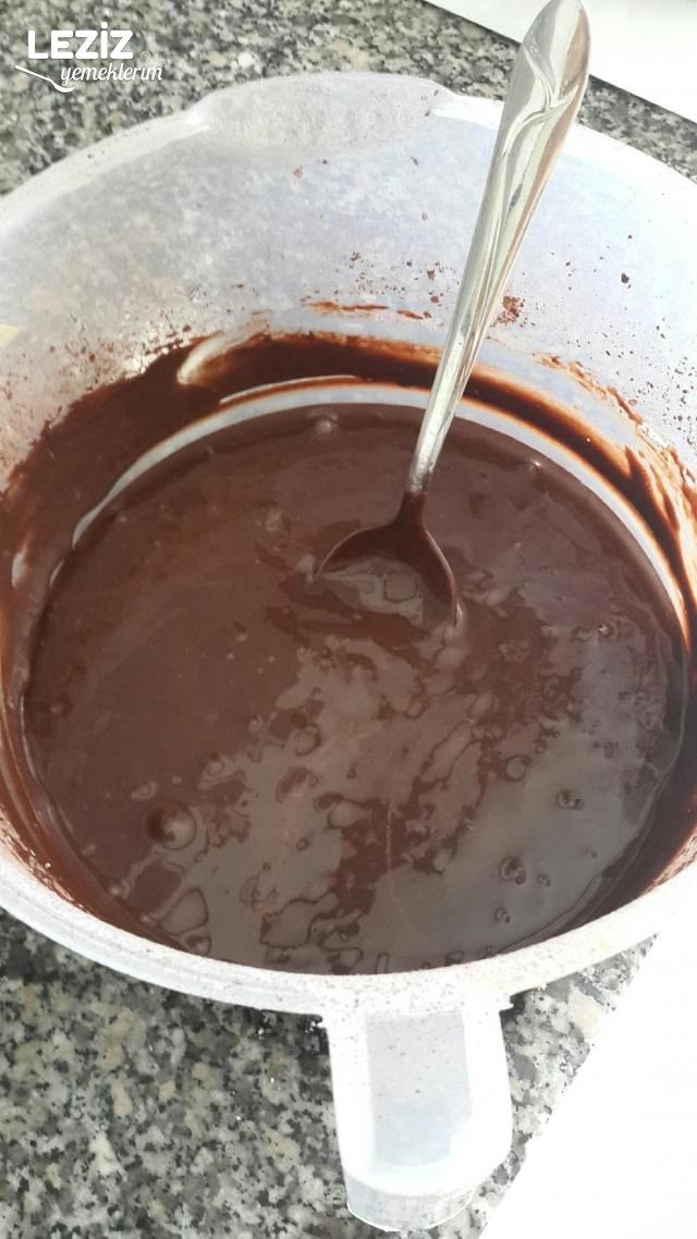 Bol Çikolatalı Ağlayan Kek