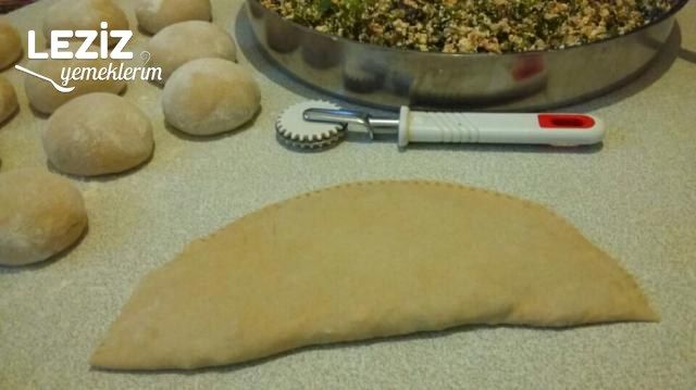 Semiz Otlu Börek