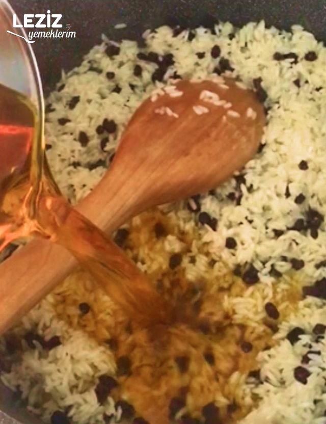 Safranlı Kuş Üzümlü Pilav