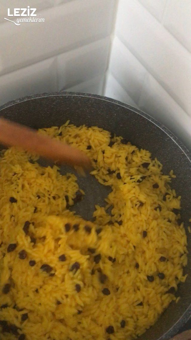 Safranlı Kuş Üzümlü Pilav