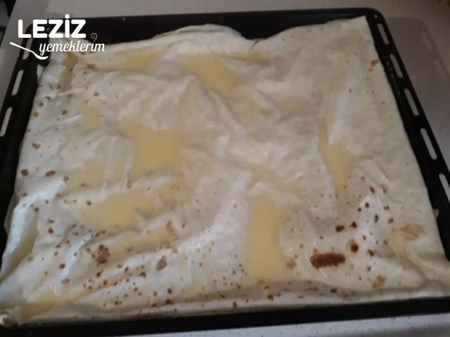 Domatesli Biberli Kıymalı Börek