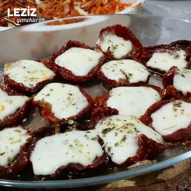 Kahvaltılık Kaşarlı Kuru Domates