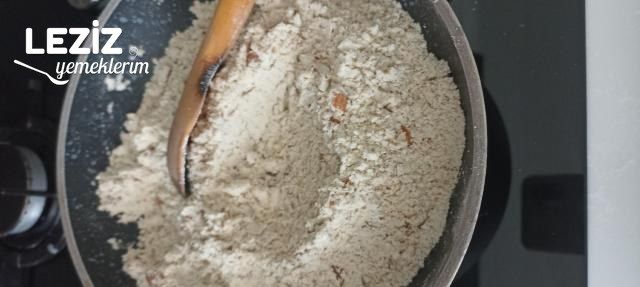 Kavala Kurabiyesi Tarifi, Bademli Kavala Kurabiyesi Nasıl Yapılır