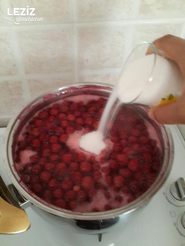 Ev Yapımı Vişne Suyu