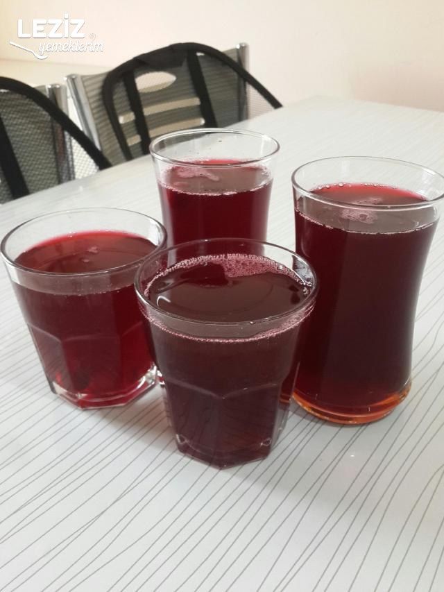 Ev Yapımı Vişne Suyu
