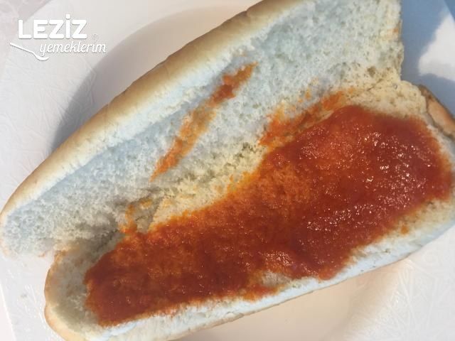 Evde Pratik Soslu Sosisli Sandviç Nasıl Yapılır?
