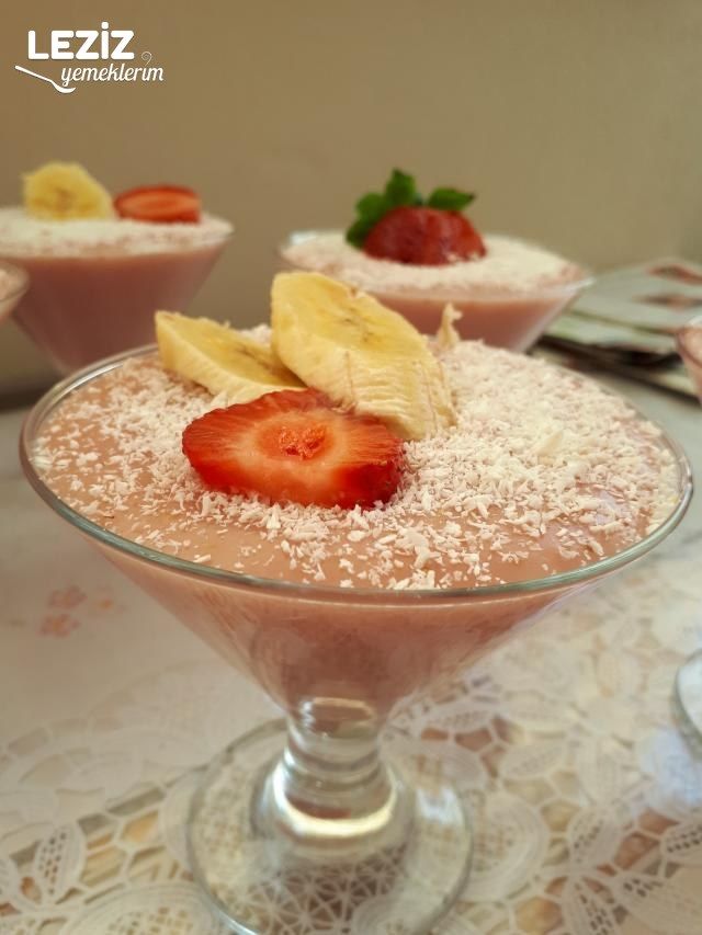 Ev Yapımı Çilekli Doğal Puding