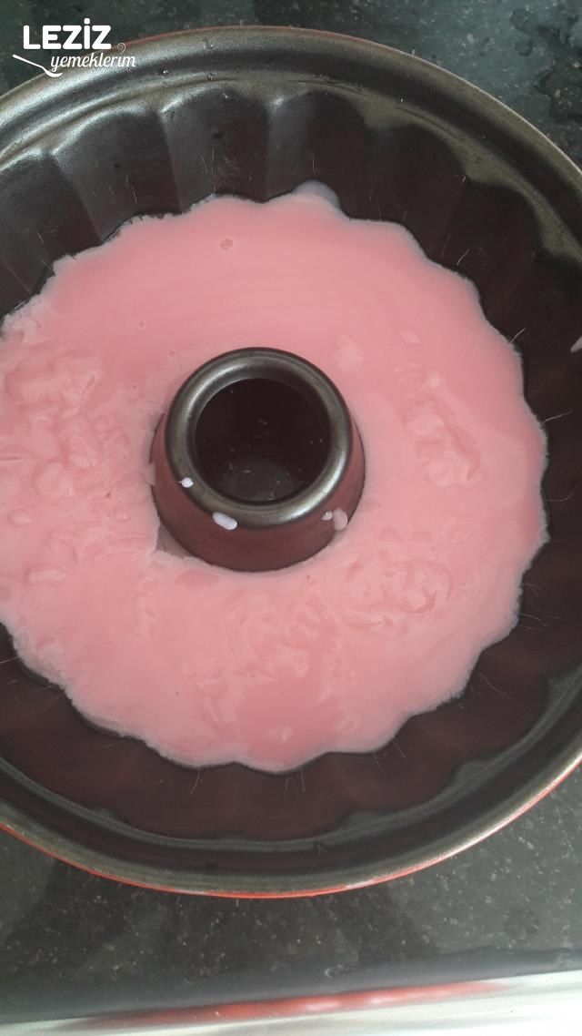 Çilek Pudingli Muhallebi