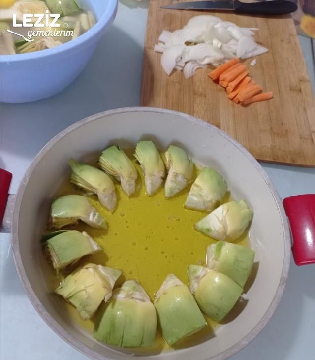 Zeytinyağlı Enginar Yemeği Nasıl Yapılır