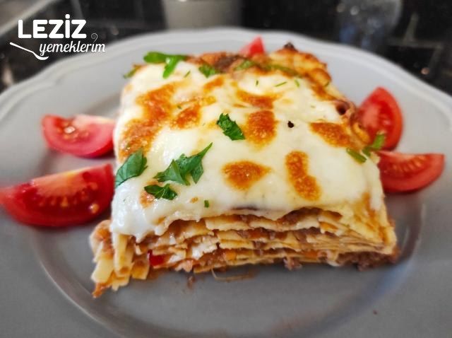 Kıymalı Beşamel Soslu Lazanya