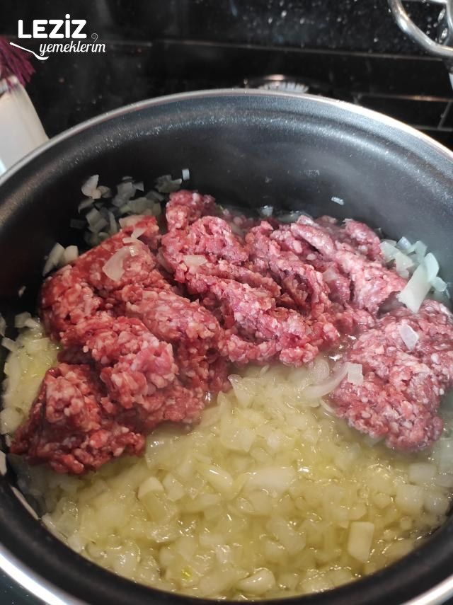 Kıymalı Beşamel Soslu Lazanya