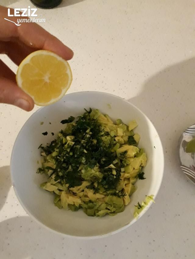 Nefis Avokado Salatası