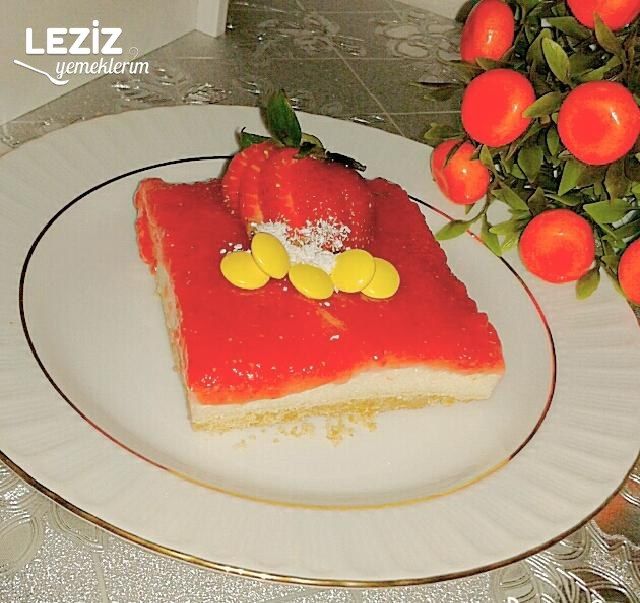 Çilek Soslu Tatlı Tarifi