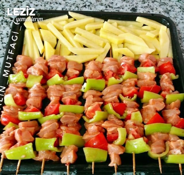 Fırında Tavuk Çöp Şiş Ve Patates