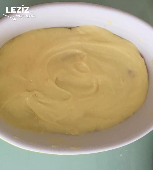 Çilek Soslu Sütlü Tatlı