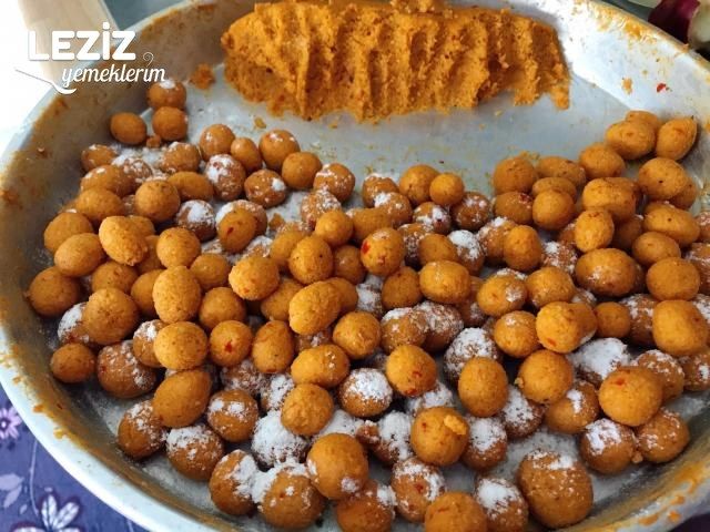 Yoğurt Üstü Kızarmış Bulgur Köftesi