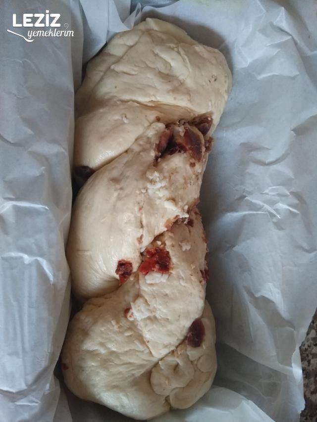 Pastırmalı Ve Kuru Domatesli Çörek
