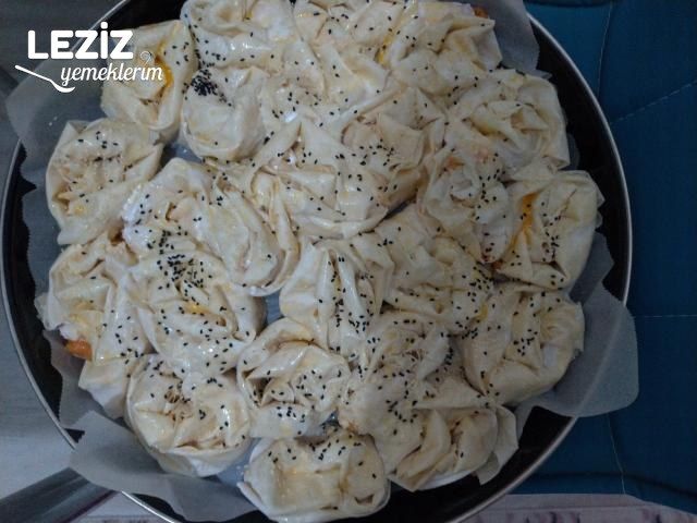 Yufkadan Patatesli Gül Böreği
