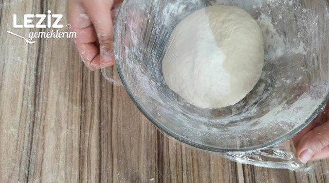 Sarımsaklı Ekmek Tarifi (Aşama Fotoğraflı Anlatım)