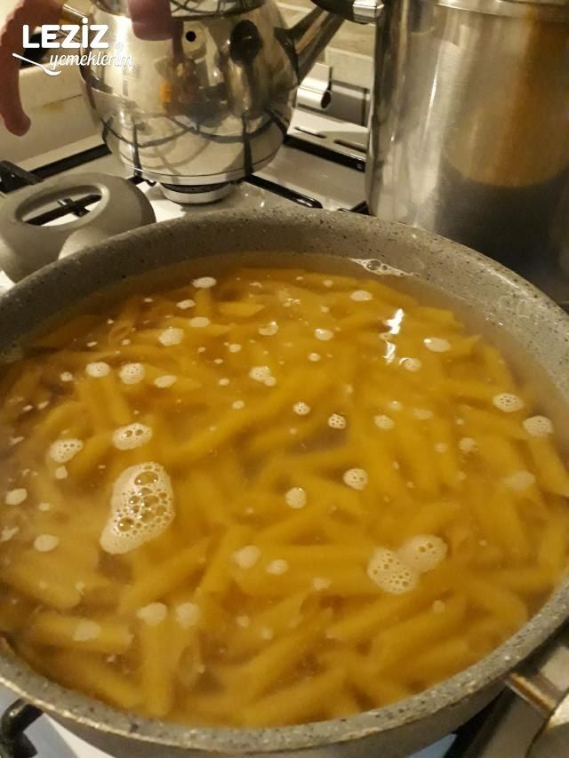 Kıymalı Makarna Nasıl Yapılır