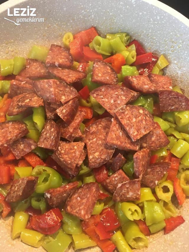 Kahvaltılık Biberli Kaşarlı Sucuk Tarifi