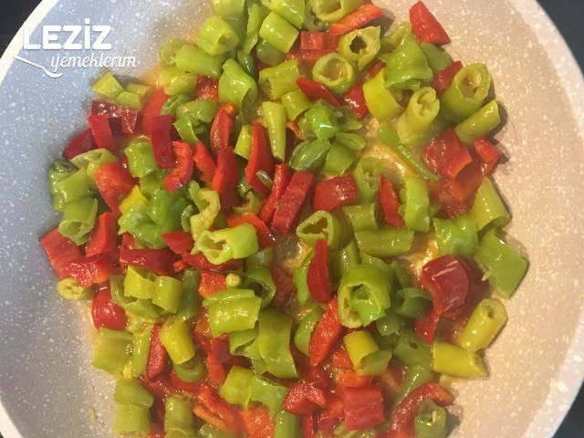Kahvaltılık Biberli Kaşarlı Sucuk Tarifi