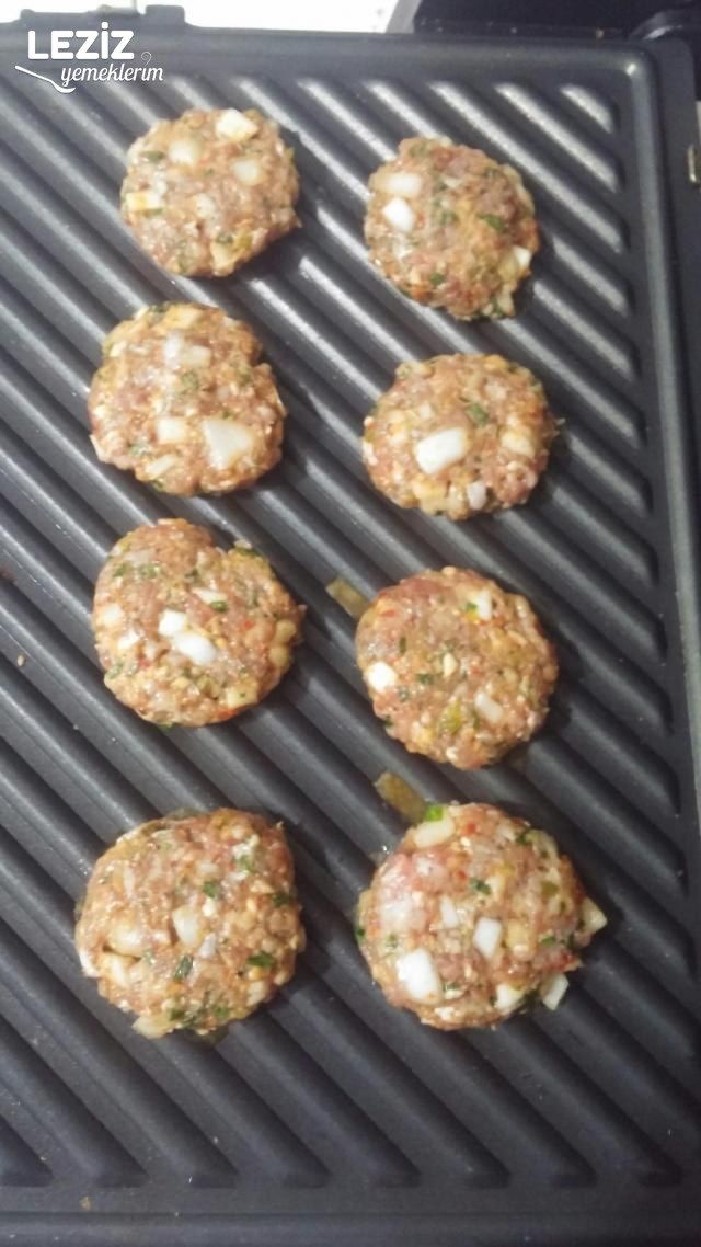 Tost Makinasında Mangal Tadında Köfte