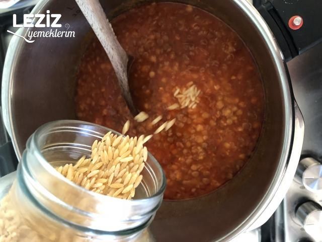 Arpa Şehriyeli Yeşil Mercimek Çorbası Tarifi