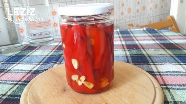 Közlenmiş Kırmızı Biber Turşusu