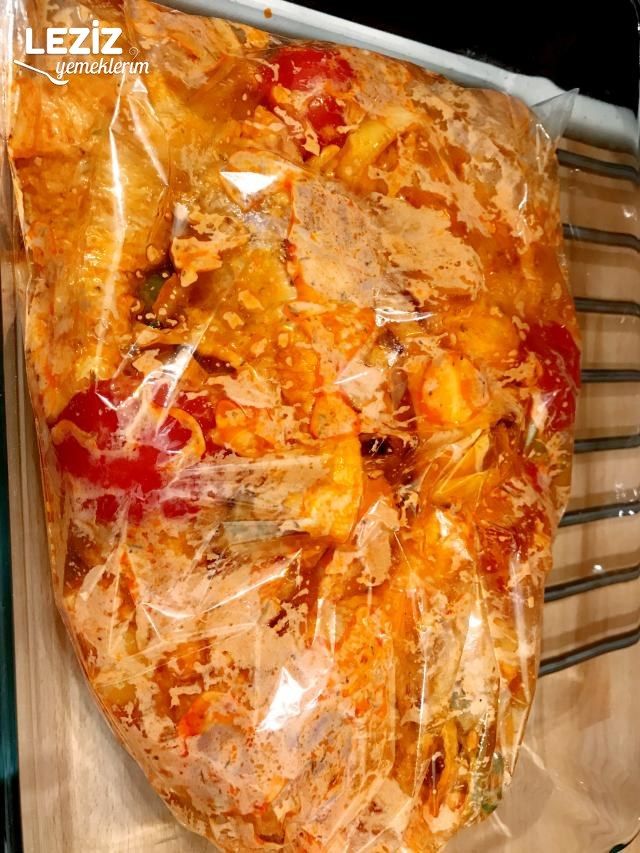 Fırın Poşetinde Harika Soslu Tavuk Baget Ve Patates