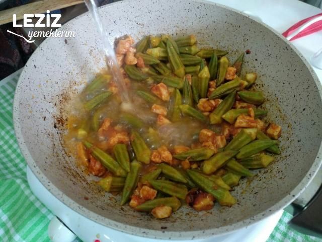 Tavuklu Enfes Bamya Yemeği