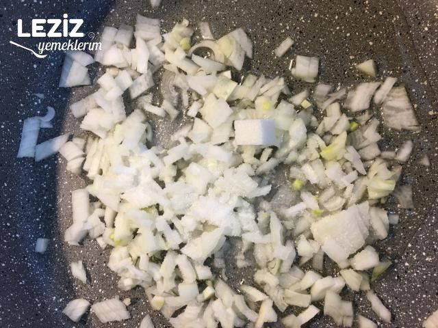 Bademli Kuş Üzümlü Tavuklu Pilav Tarifi
