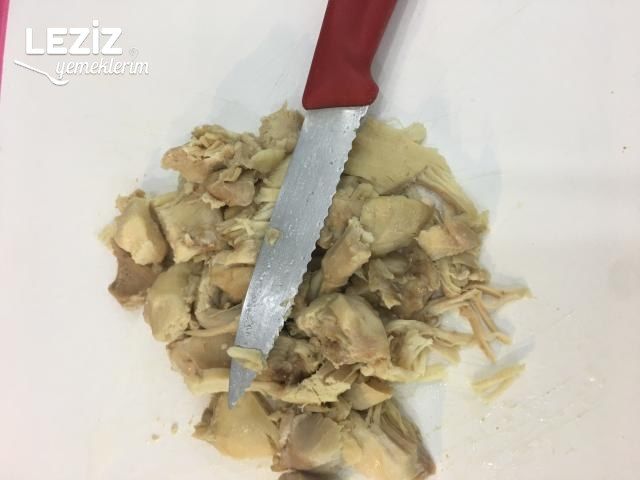 Bademli Kuş Üzümlü Tavuklu Pilav Tarifi