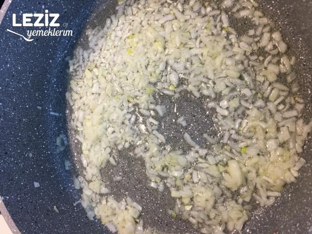 Bademli Kuş Üzümlü Tavuklu Pilav Tarifi