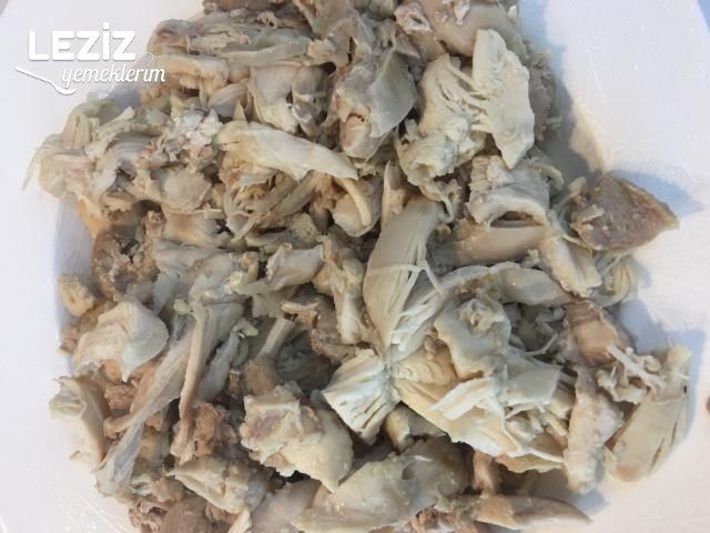 Bademli Kuş Üzümlü Tavuklu Pilav Tarifi