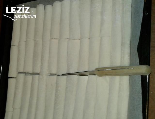 Baklavalık Yufkadan Peynirli Çıtır Börek Tarifi