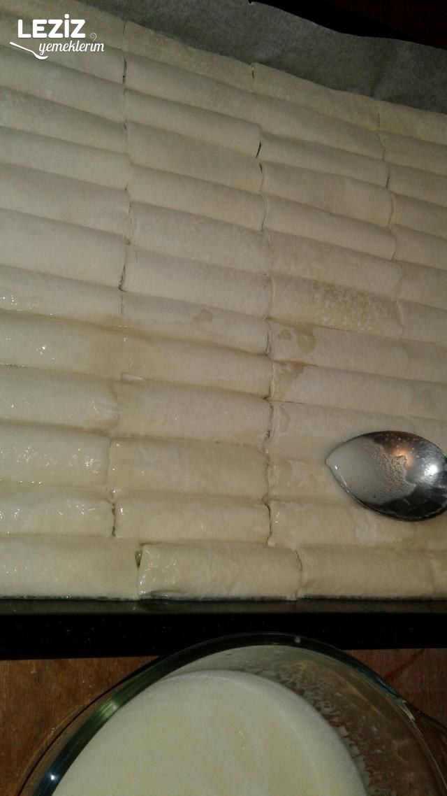 Baklavalık Yufkadan Peynirli Çıtır Börek Tarifi