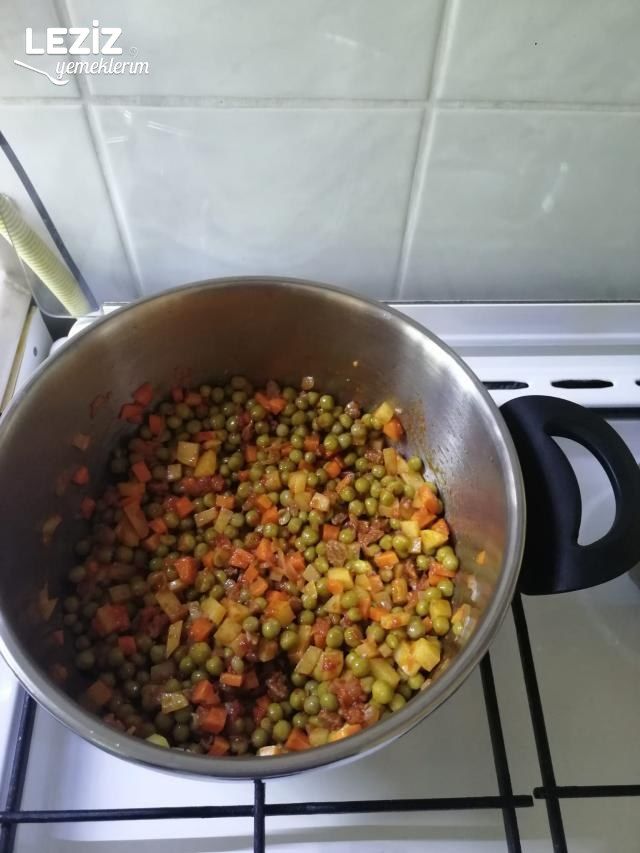 Düdüklüde Lezzetli Etli Bezelye Tarifi