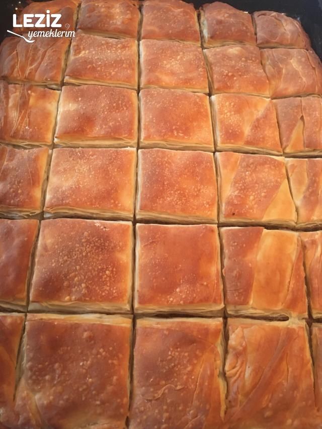 Nişastalı El Açması Kıymalı Börek