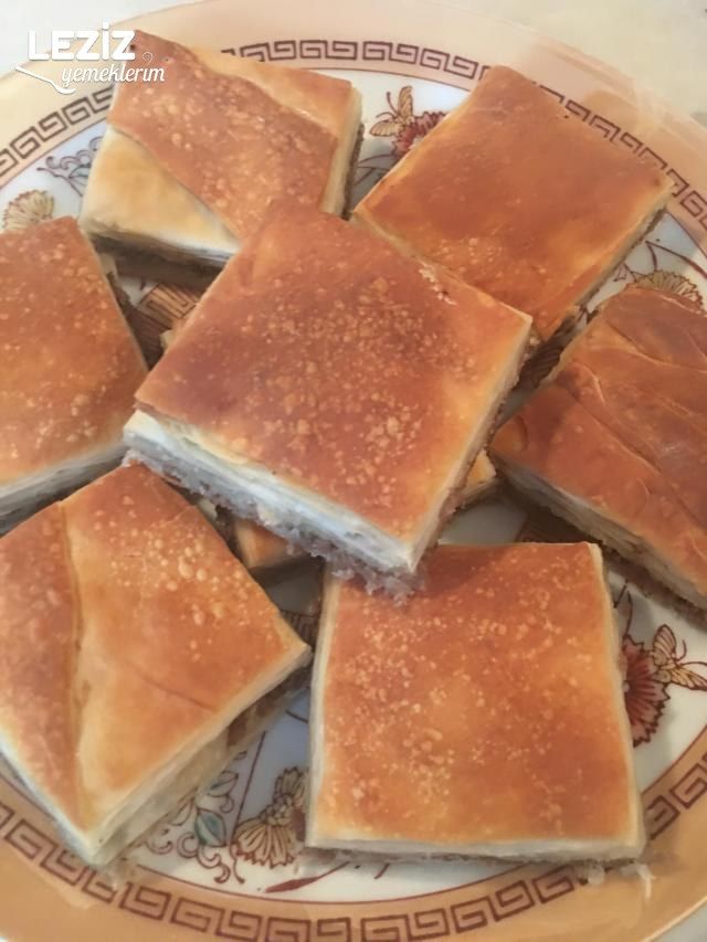 Nişastalı El Açması Kıymalı Börek