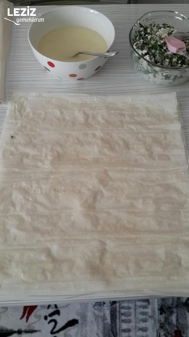 Baklavalık Yufkadan Peynirli Çıtır Börek