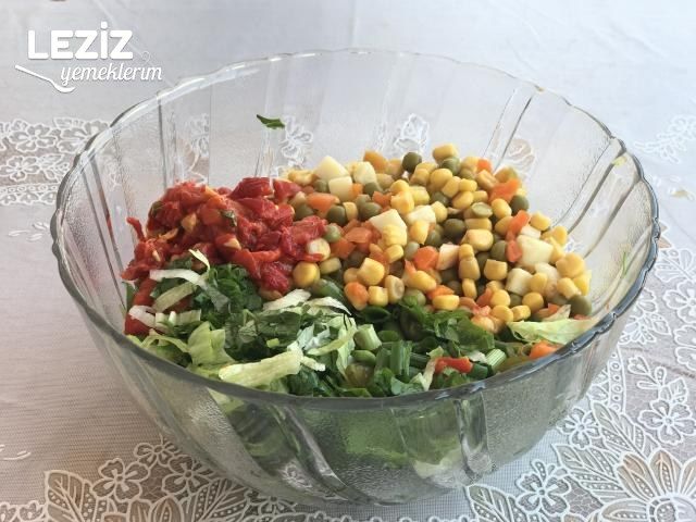 Nefis Nohut Salatası Tarifi