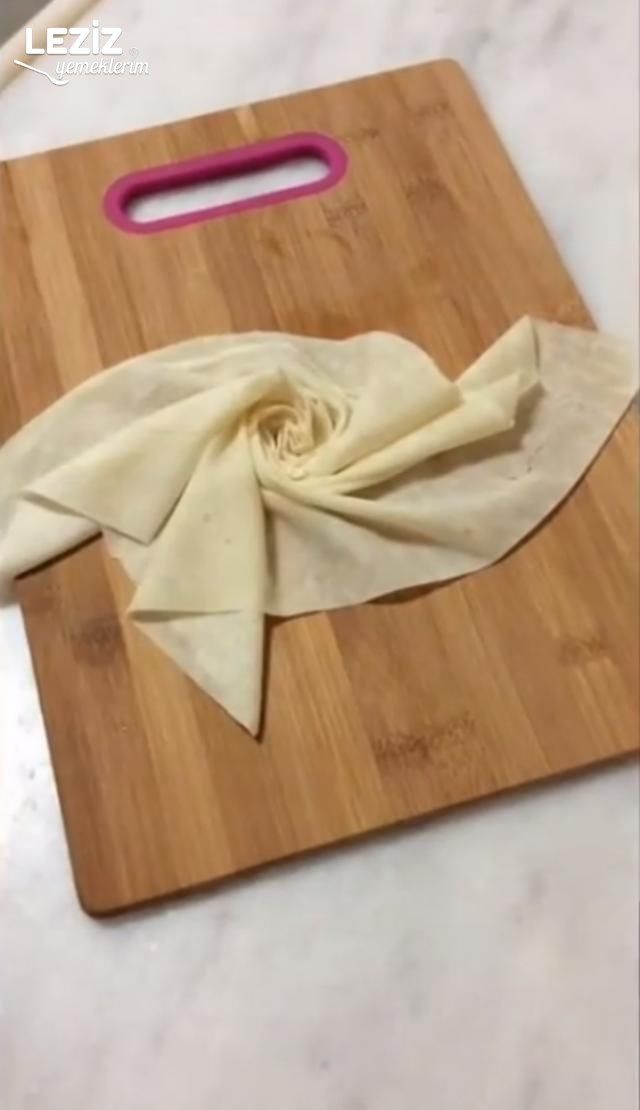 Yeşil Mercimekli Gül Böreği