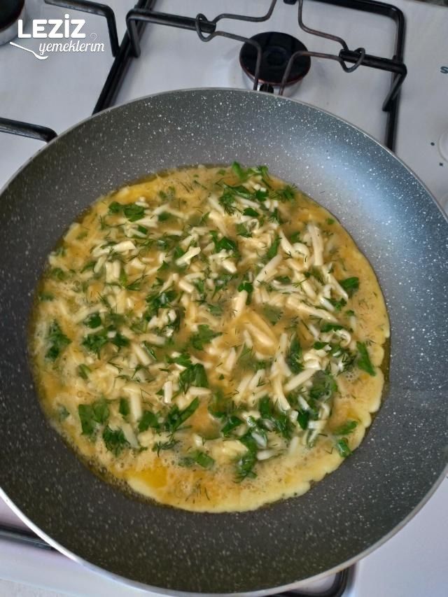 Kaşarlı Maydanozlu Dereotlu Omlet