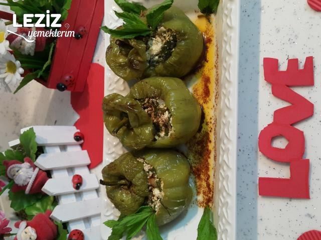 Lorlu Peynirli Biber Dolması