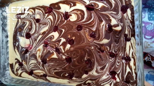 Çikolata Soslu Limonlu Vişneli Ve Kakaolu Kek