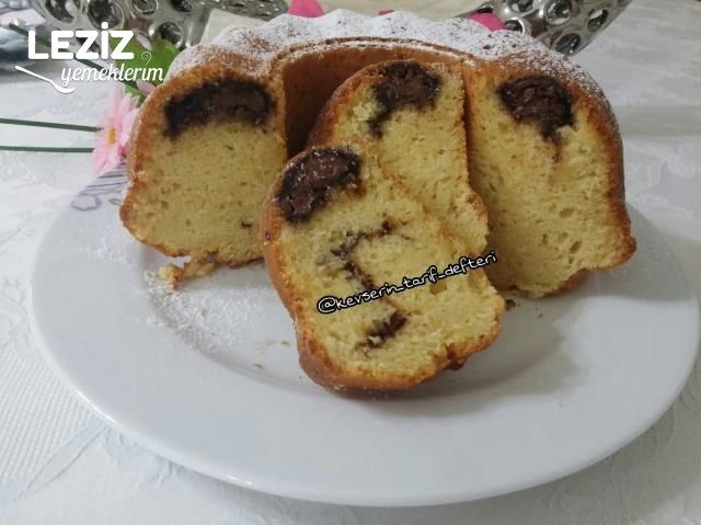 Çikolata Dolgulu Yumuşacık Kek Tarifi
