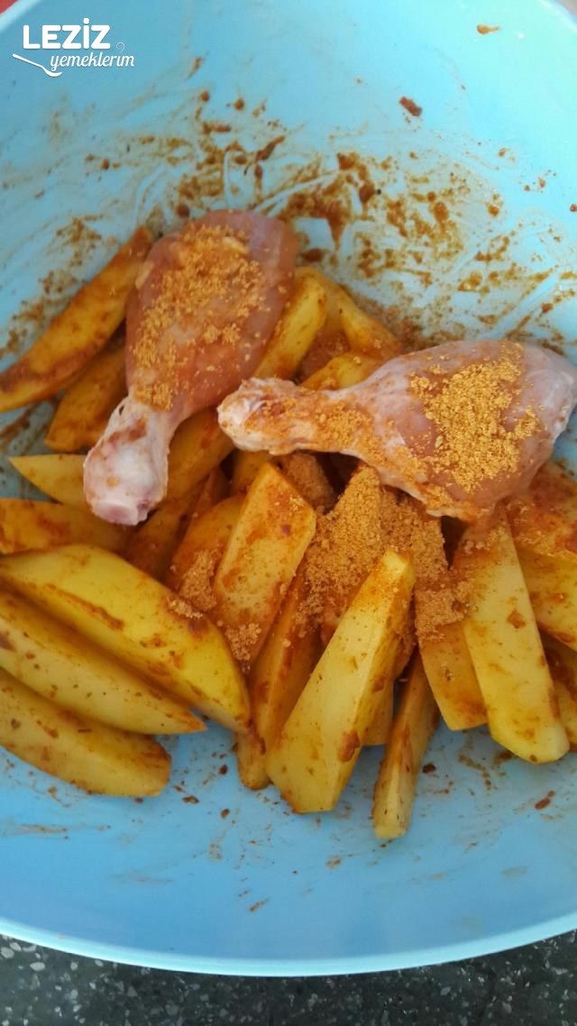Fırında Soslu Tavuklu Patates