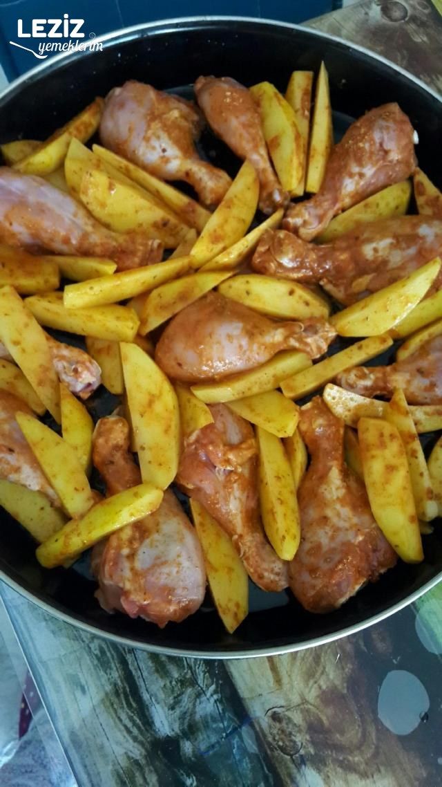 Fırında Soslu Tavuklu Patates